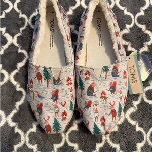 TOMS Holiday Print Slip-Ons